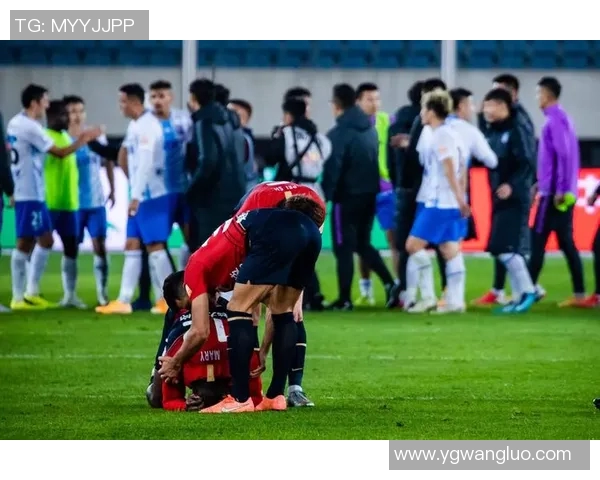 深圳足球队战术之争引发热议球迷与专家各执己见探讨未来发展方向 深圳足球队战术之争引发热议球迷与专家各执己见探讨未来发展方向