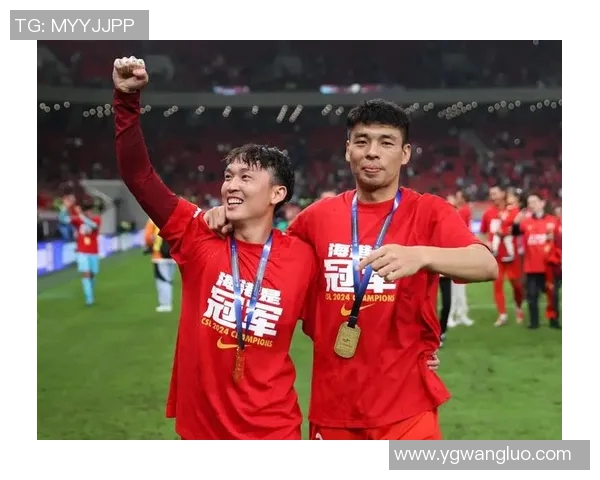 足球明星亲笔签名视频揭秘球迷心声与梦想的交汇瞬间 足球明星亲笔签名视频揭秘球迷心声与梦想的交汇瞬间