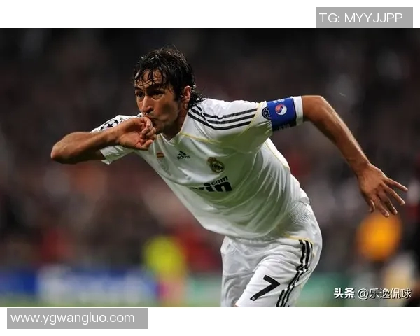 全球足球明星背后的号码故事与传奇球员一览